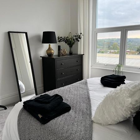 Heathcliff - 5 Bedroom House In Town Centre Тенби Экстерьер фото