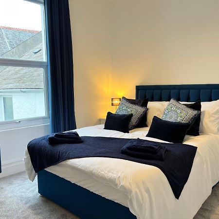 Heathcliff - 5 Bedroom House In Town Centre Тенби Экстерьер фото