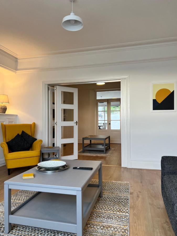 Heathcliff - 5 Bedroom House In Town Centre Тенби Экстерьер фото