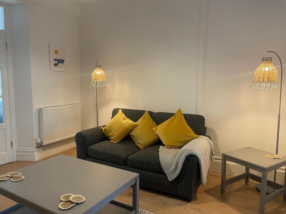 Heathcliff - 5 Bedroom House In Town Centre Тенби Экстерьер фото