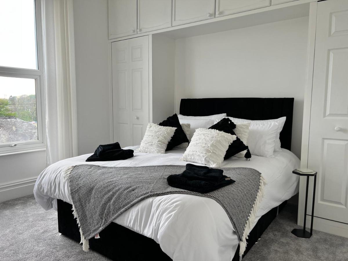 Heathcliff - 5 Bedroom House In Town Centre Тенби Экстерьер фото