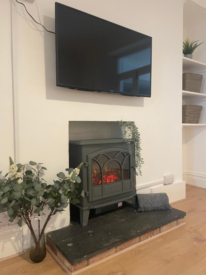 Heathcliff - 5 Bedroom House In Town Centre Тенби Экстерьер фото