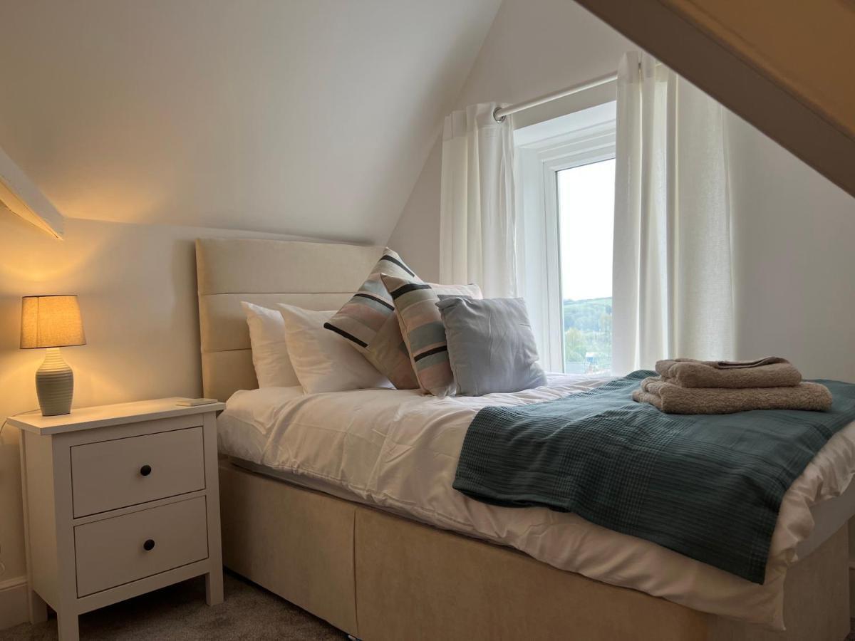 Heathcliff - 5 Bedroom House In Town Centre Тенби Экстерьер фото