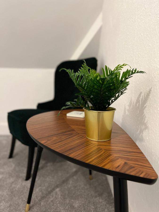 Heathcliff - 5 Bedroom House In Town Centre Тенби Экстерьер фото